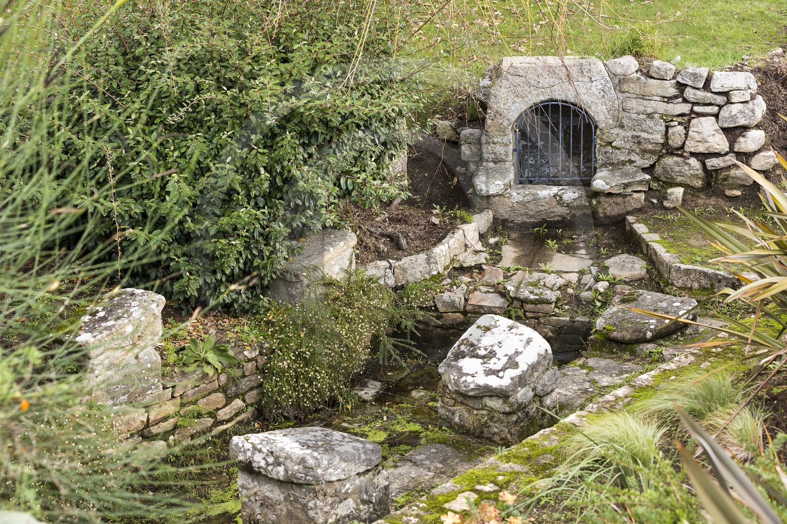Fontaine proche de Kervillen _ La Trinite sur Mer.