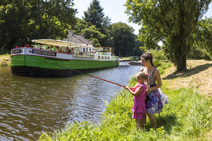 Pêche loisir en famille dans le Blavet_ écluse de Minazen à Languidic