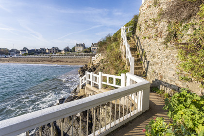 Sentier côtier à Saint-Quay-Portrieux.