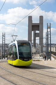 Tramway sur le pont de la Recouvrance à Brest