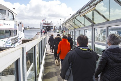 Gare maritime de Lorient _ Départ pour l'ile de Groix à bord du St Tudy.