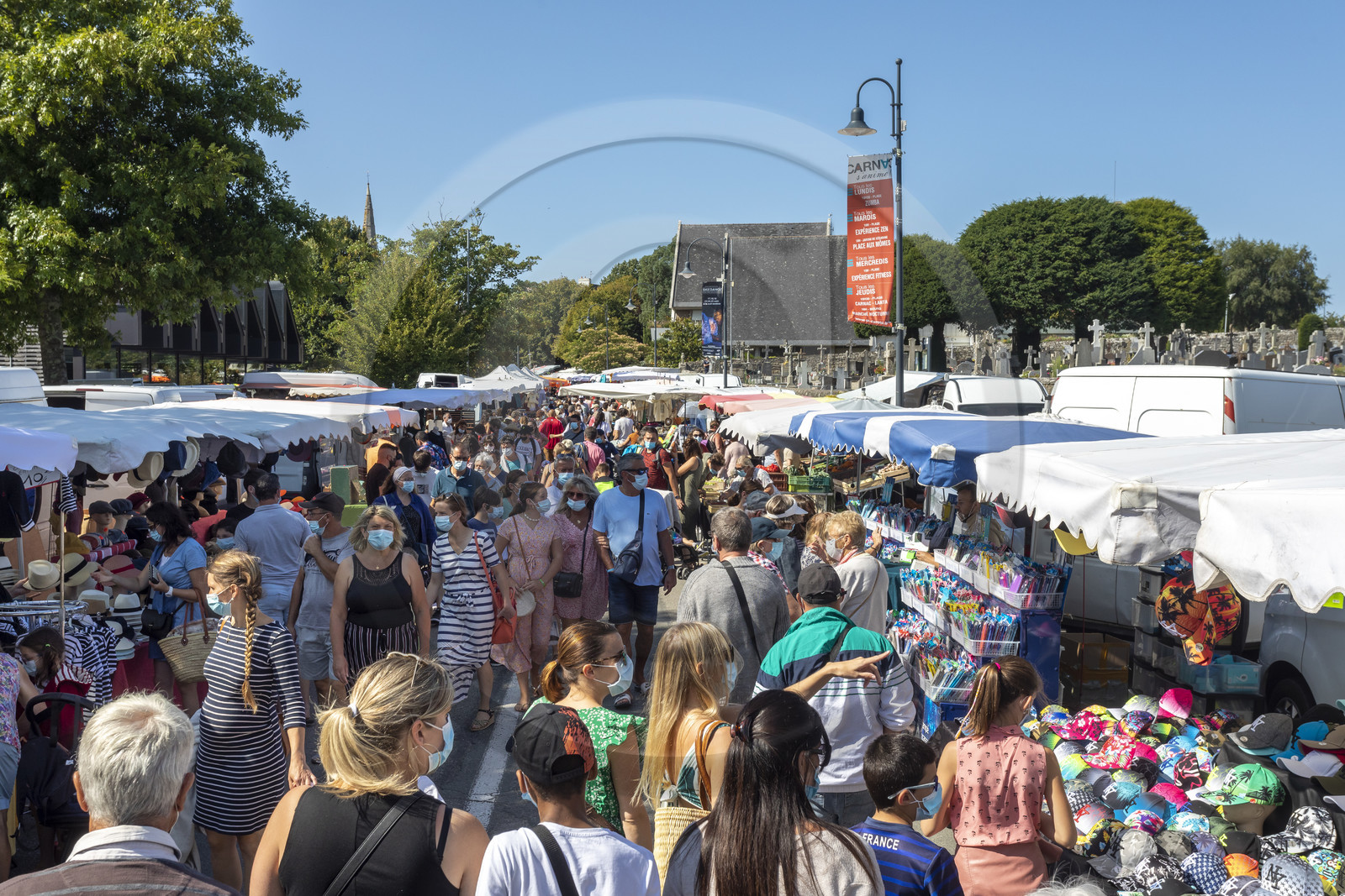 CARNAC _ Jour de marché dans le bourg _ ÉTÉ 2021