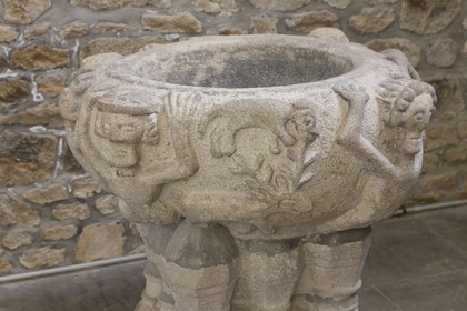 cuve baptismale _ église de Landébia