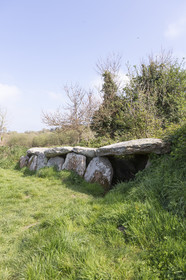 L'allée couverte de Kerguntuil à Trégastel.