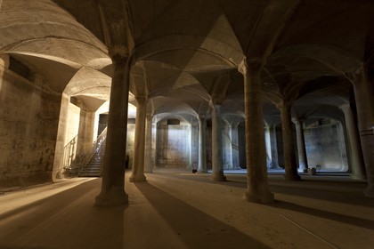 La réserve d' eau à été construite en 1875 afin de stocker l' eau utilisée dans l' arsenal par la compagnie des Indes _ Lorient