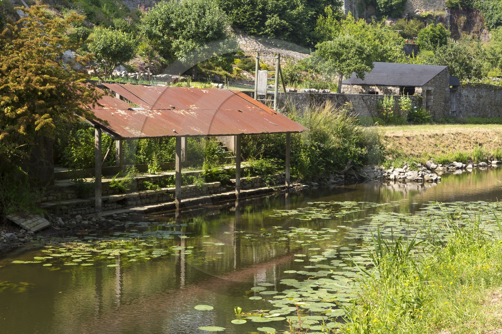 Ancien Lavoir _ Parc du pré Rolland, Plancoët ( 22 ).