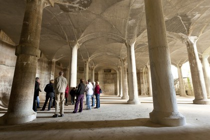 La réserve d' eau à été construite en 1875 afin de stocker l' eau utilisée dans l' arsenal par la compagnie des Indes _ Lorient