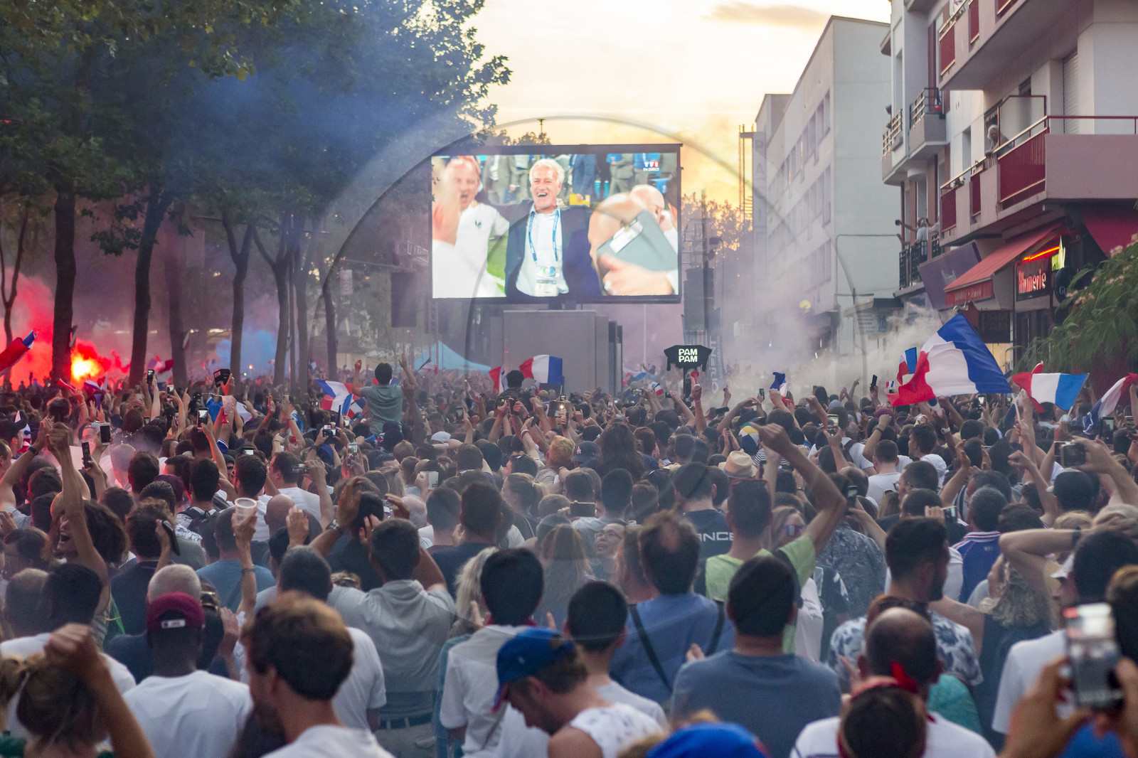 1 2 finale de coupe du monde de Football. Retransmission publique sur écran géant à Lorient