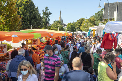 CARNAC _ Jour de marché dans le bourg _ ÉTÉ 2021