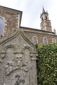 Stèle de l' ancien cimetière _ Languenan