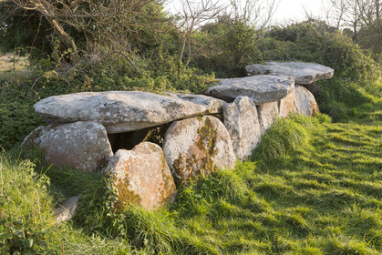 L'allée couverte de Kerguntuil à Trégastel.
