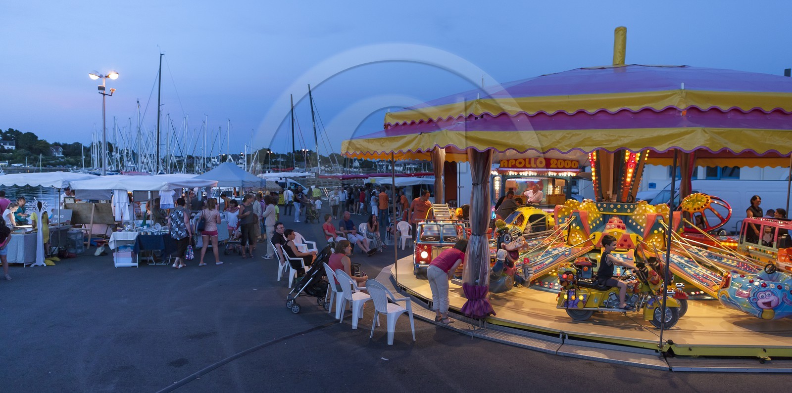 Marche sur le port de la Trinite sur mer