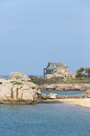 Vue sur la plage de Coz Pors à Trégastel