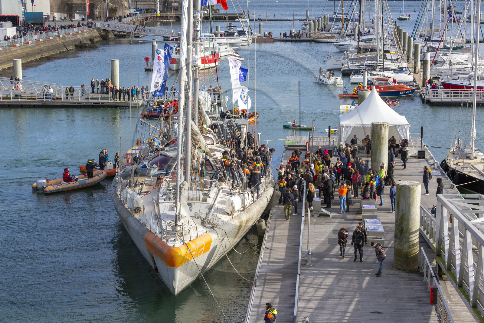 Lorient le 27 Octobre 2018 _ Arrivée du Tara à la Base de sous-marins de Lorient.